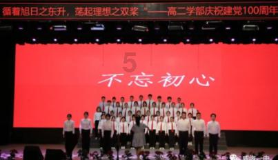 探索蜗牛世界,尽在男人跟女孩在一起,为什么低着头?